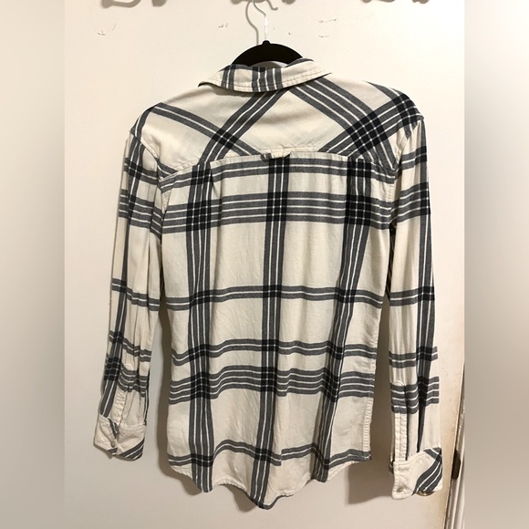 TNA Flannel (Aritzia) - Picture 2 of 2
